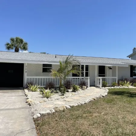 Channel Cat! One mile to the beach! Waterfront + pet friendly home near Venice.