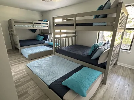 Canyon Lake TX Sleeps 17 Three King Beds Отели в г. Комаль