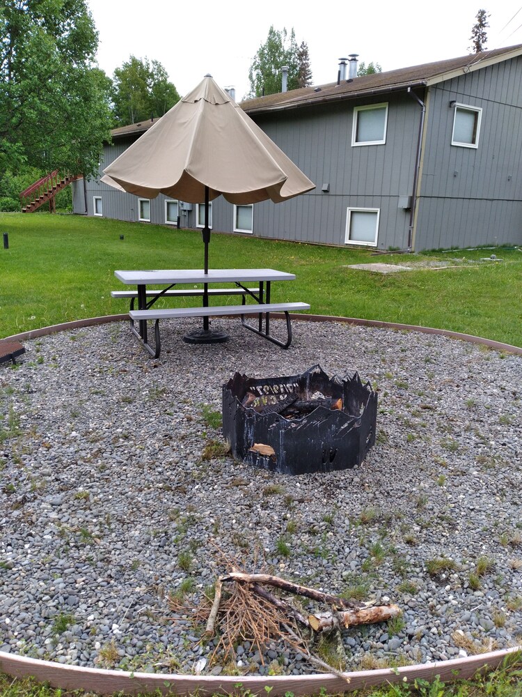 Stunning 3 bedroom/2bath with huge deck! Hotels in Soldotna