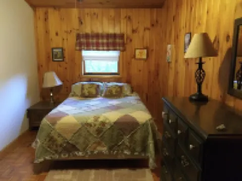 Secluded house located 5 minute drive from Clayton