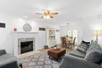 Single Family Home in a Beautiful Neighborhood Hotels in Clarksville