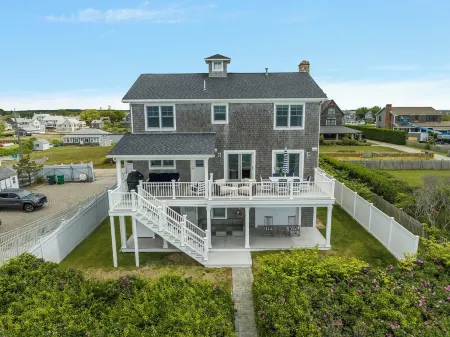 Private Beach! Spectacular Ocean Views!