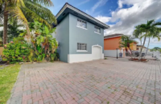 Modern cozy home! Single Family with game room, Pool & Patio.