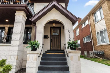 Entire home in Grosse Pointe Park ... Welcome to the MotorcityBnB! Отели в г. Гросс Пуэнт Парк