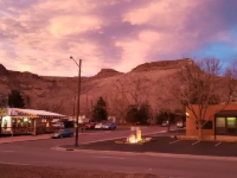 Table Mountain Retreat 戈爾登酒店