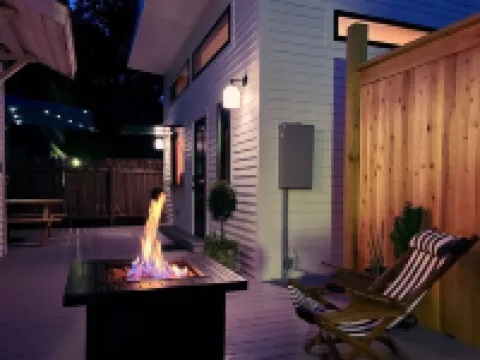 Walk to everything! Quiet downtown guest cottage.