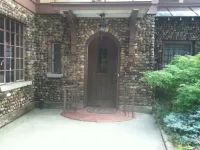 Beachfront Historical home 1Br/1Ba apt on Lake Erie w/ Balcony, WiFi, Streaming
