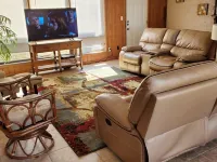 Ida's Oasis  near JRMC Hospital ,  Pine Bluff Country Club & Restaurants . パイン・ブラッフのホテル