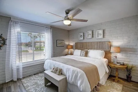 Seas the Day at Coral Cay— Minute Walk to Beach!