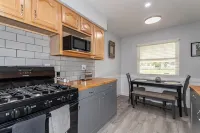 2 bedroom, 1 bathroom, with office Retreat! Hotels in Wickliffe