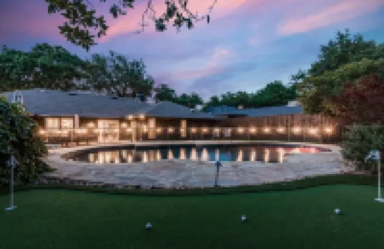 Heated Pool, Putting Green, Movie Theater and more! 4 bed/3 bath