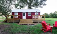 The Ranch Motel. Large cottage in a country setting with pool and hot tub.