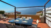 Casa Martina - Attico con Terrazzo in Splendida Vista Lago