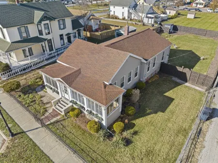 3BR 2BTH Walk to Washington Pk Bch, Outlet Mall and Franklin St. W/D HUGE bk yd.