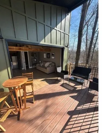 Tucked Away Treehouse- on the KY Bourbon Trail