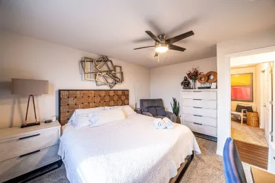 Designer Home. Lake View. Amazing Patio. Heated Swim Spa Pool & Hot Tub Hotels near Regis University (Thornton Campus)