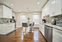 Hidden Gem 2 BR/1BA near Zoo 3 mil downtown Fenway