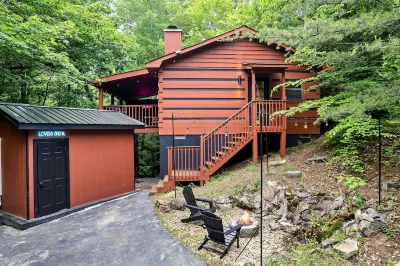 Epic Couples Retreat! Theatre! Waterfall! Jacuzzi! Firepits!