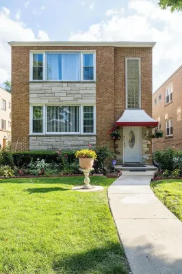 Cozy Private & Spacious  6-bedroom Duplex with Parking in charming Evanston Hotel a Evanston