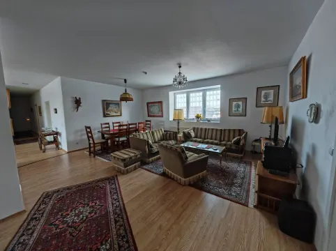 O3 - Gut Ausgestattete 180qm Wohnung