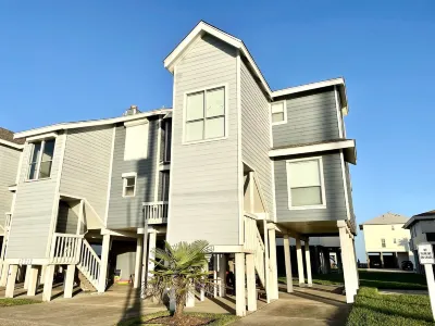 Modern Beach Side 3 Bedroom with a View Hotels near Salt Cedar Avenue Beach Access Point #36