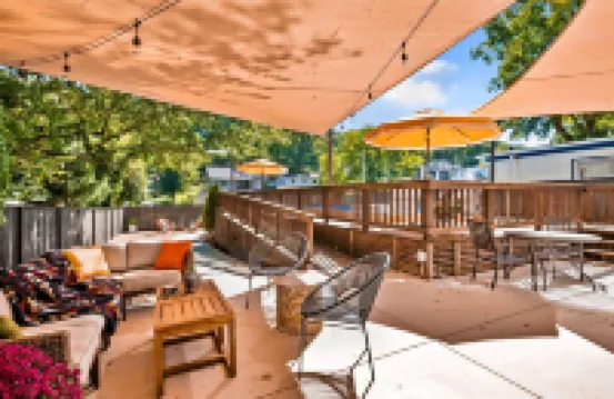 The Jade | Stunning, On Walking Path w Hot tub & Pool