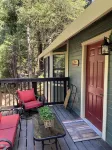 New! Terrys Treehouse | Dog Friendly | Cozy Cabin Hotels in Twain Harte