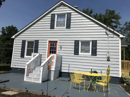 “Our little house on the corner” No cleaning fee and no Taxes all include.