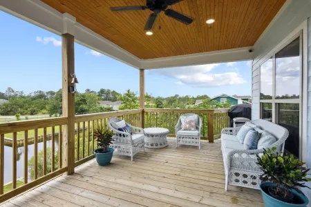 A Little Piece of Heaven-Waterfront-Views-Firepit-Family Friendly