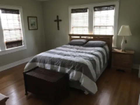 Spacious House with Big Yard and Private Pier! Lots of Parking