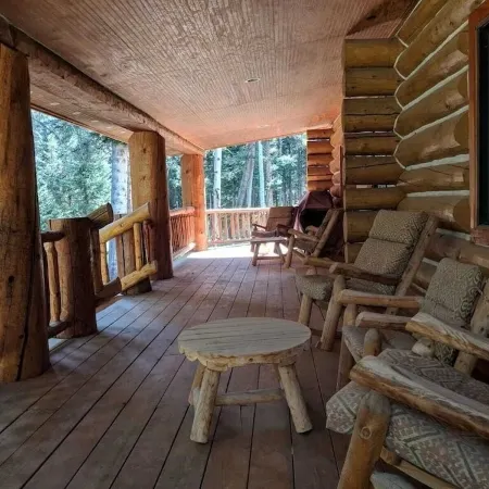 BEAUTIFUL MOUNTAIN LOG CABINPETS ALLOWED