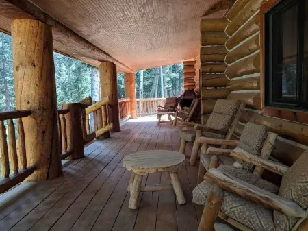 BEAUTIFUL MOUNTAIN LOG CABINPETS ALLOWED