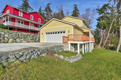 Modern, 4 bedroom / 3.5 bathroom, spacious, kid-friendly, water views