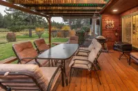 Riverfront, Hot Tub,Paddle Boards,Canoe,Ping-Pong, Billiard,near Sunriver Resort