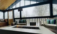 Cozy House with Hot Tub