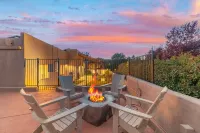 Bell Rock Views + Heated Pool & Spa ~ Luxe 6BD Sedona Stargazing Retreat