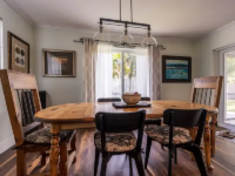 Beautifully Appointed 3BR / 2 Bath Home close to Beach & Iconic Atlantic Ave Hotels in Boynton Beach