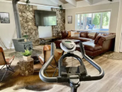 Multi-Family Vacation Bliss -Walk to Beach & Nature Trails Pet OK Hotels in Dollar Point