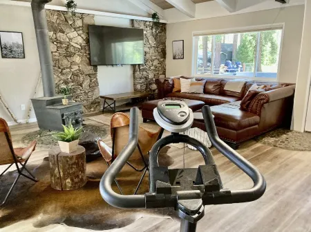 Multi-Family Vacation Bliss -Walk to Beach & Nature Trails Pet OK