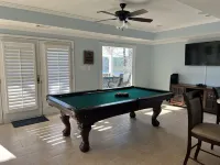 Stunning Lake Chalet close to Margaritaville & Aqualand