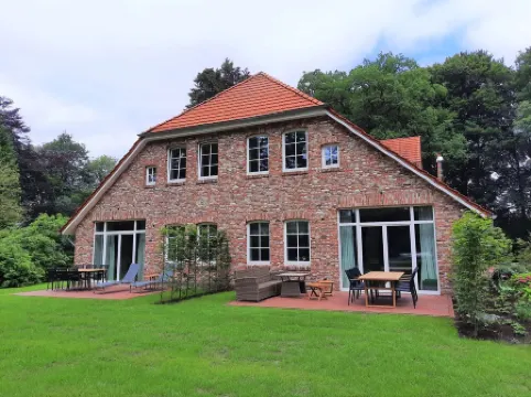 Luxurious Frydag vacation apartment in Karl-Georgs-Forst; dogs welcome