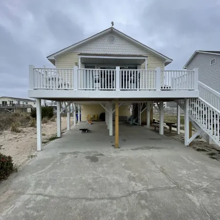 FENCED IN 2nd Row 2 the sea❤️ Shibumi, beach chairs, and linens included.