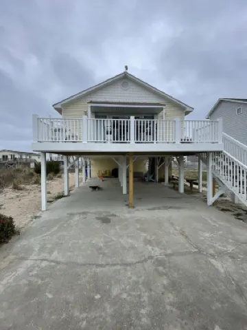 FENCED IN 2nd Row 2 the sea❤️ Shibumi, beach chairs, and linens included.