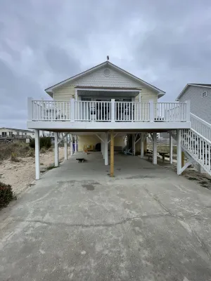 FENCED IN 2nd Row 2 the sea❤️ Shibumi, beach chairs, and linens included.
