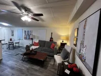 Newly renovated, music-themed home! Pet-Friendly! Only 2 minutes from I-40! Hotels in Wilson County