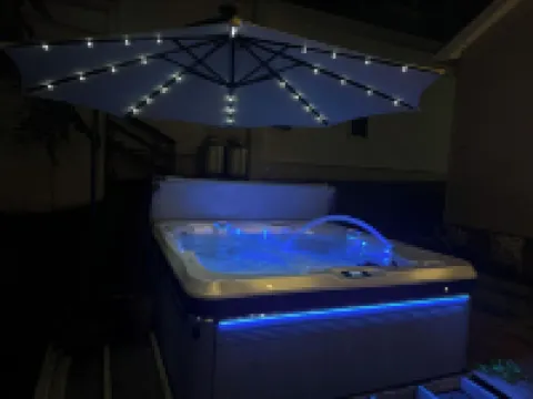 Amazing Location- Skiing Nearby, Hot Tub, TV & Huge Deck! Country Charm Inside! Hotels in Luray