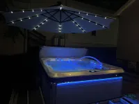 Amazing Location- Skiing Nearby, Hot Tub, TV & Huge Deck! Country Charm Inside! Hotels in Luray