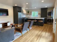 Guest house w/ private entry - 2 Bed/1 Bath - Large pool - Ample street parking