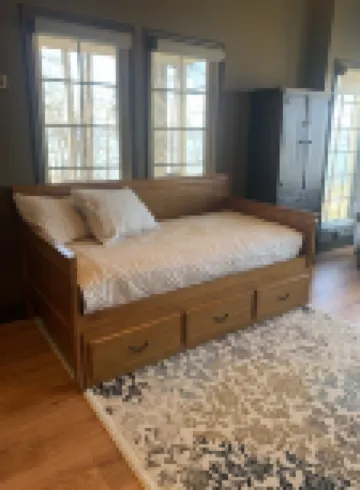 Lake Front Cottage with private sandy beach