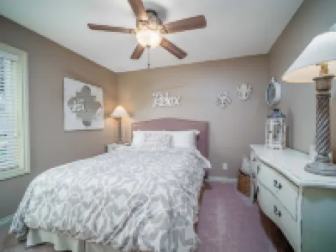 New! Charming Home in the Heart of Bemus Point, Lake Chautauqua, NY Hotele w: Ellery